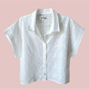 Women Vigoss White Floral Eyelet Crop Shirt M Feminine Preppy Coastal Cottage